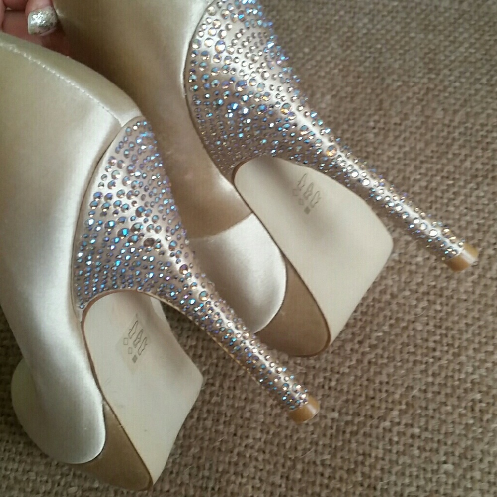 Satin Steve Madden heels - Picture 4 of 8